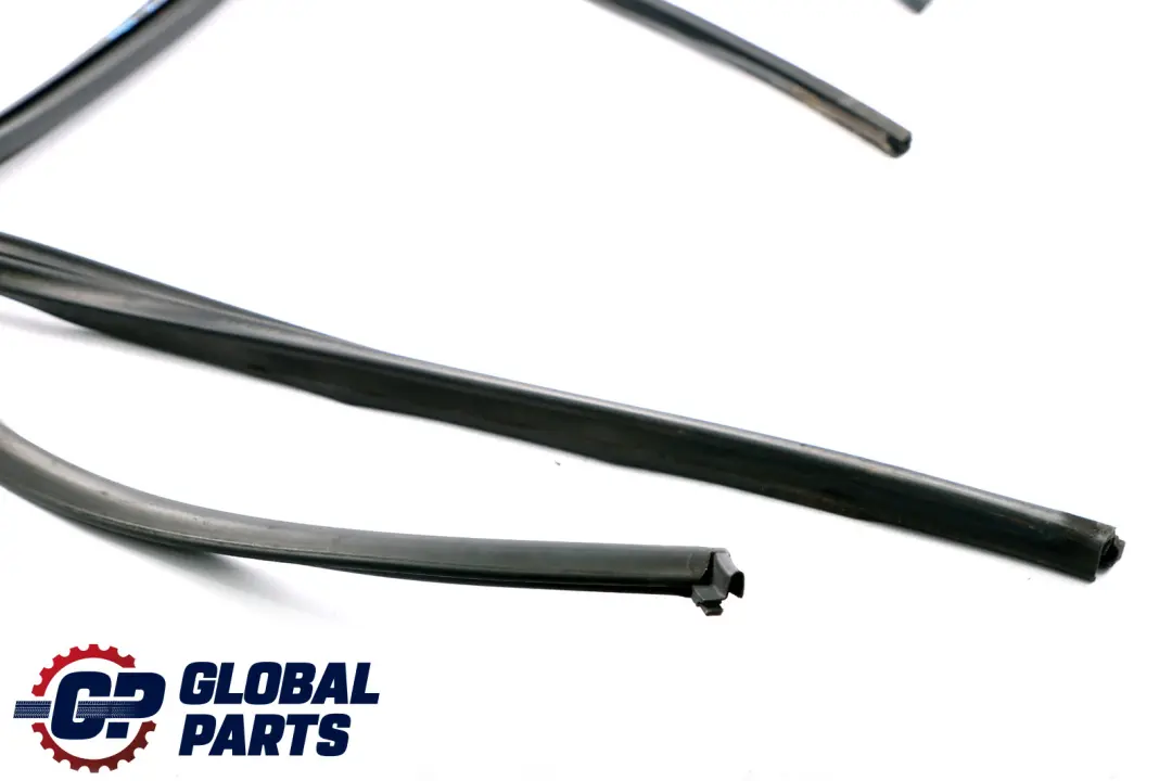 BMW X3 E83 Uszczelka Szyby Drzwi Prawy Tył Prawa Tylna - SKU 3424496 - Numer Części 51353424496