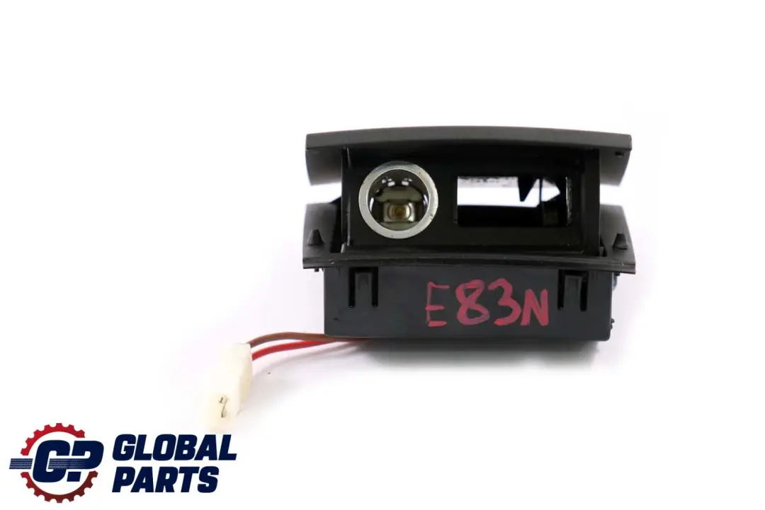 E83N Coperchio presa accendisigari 3428288 per BMW E83 LCI con numero di parte 3428293 BMW E83 LCI E83N Coperchio presa accendisigari 3428288 - SKU 3428293 - Numero di parte 3428293