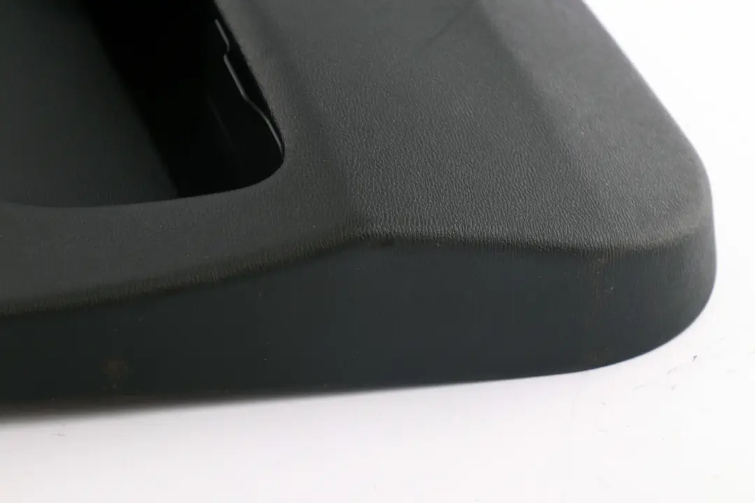 Boczek Drzwi Prawy Tył Czarny Materiał do BMW X3 E83 o numerze 3441872 BMW X3 E83 Boczek Drzwi Prawy Tył Czarny Materiał - SKU 3441872 - Numer Części 3441872