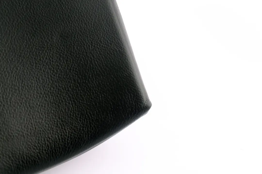 Lateral Panel Black Leather Left N/S 3330437 to BMW X3 E83 LCI Rear Seat with Part number 3443207 BMW X3 E83 LCI Rear Seat Lateral Panel Black Leather Left N/S 3330437 - SKU 3443207 - Part number 3443207