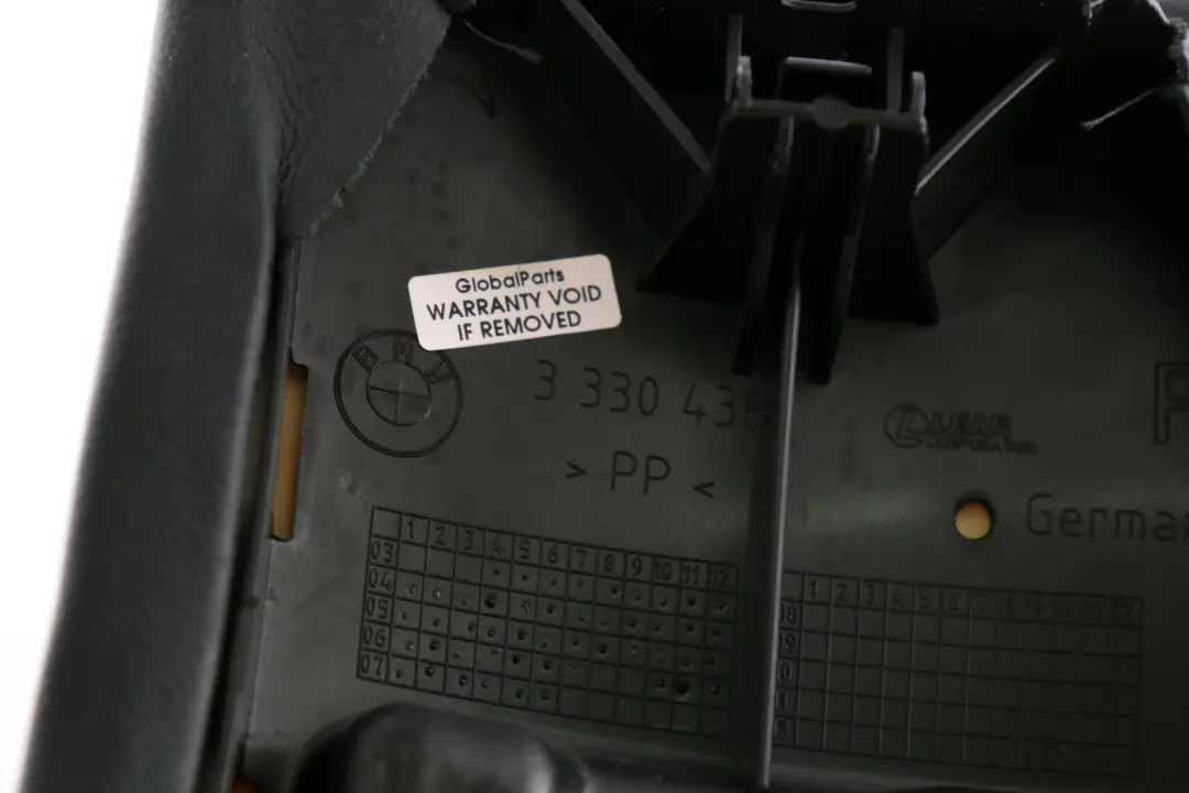 Asiento Trasero Derecho Panel Lateral Cuero Negro 3330438 para BMW X3 E83 LCI con número de pieza 3443208 BMW X3 E83 LCI Asiento Trasero Derecho Panel Lateral Cuero Negro 3330438 - SKU 3443208 - Número de pieza 3443208