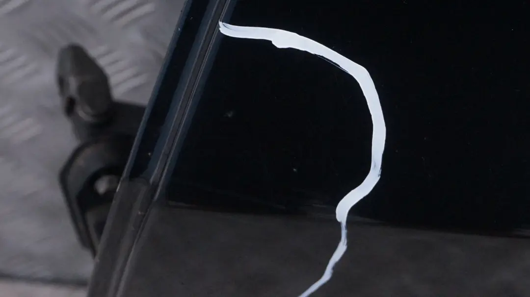 Lato Conducente Porta Posteriore Sinistra Nero 2 - 668 per BMW X3 E83 LCI con numero di parte 3449337 BMW X3 E83 LCI Lato Conducente Porta Posteriore Sinistra Nero 2 - 668 - SKU 3449337-BS1 - Numero di parte 3449337