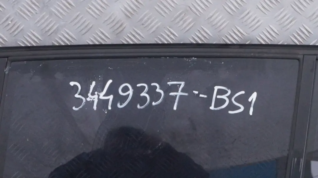 Reihe 1 E83 LCI Fahrerseite Tür hinten links Schwarz 2 - 668 für BMW X3 mit Teilenummer 3449337 BMW X3 Reihe 1 E83 LCI Fahrerseite Tür hinten links Schwarz 2 - 668 - SKU 3449337-BS1 - Teilenummer 3449337