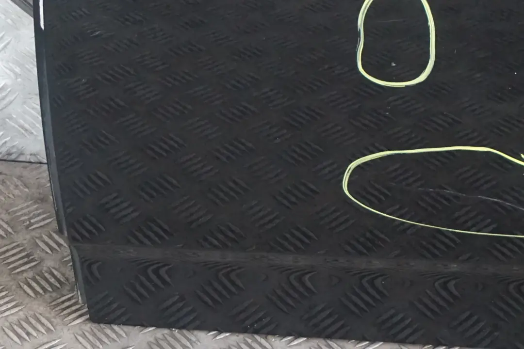 Drzwi lewe tylne tył black saphire do BMW E83 X3 o numerze 3449337 BMW E83 X3 Drzwi lewe tylne tył black saphire - SKU 3449337-BS3 - Numer Części 3449337