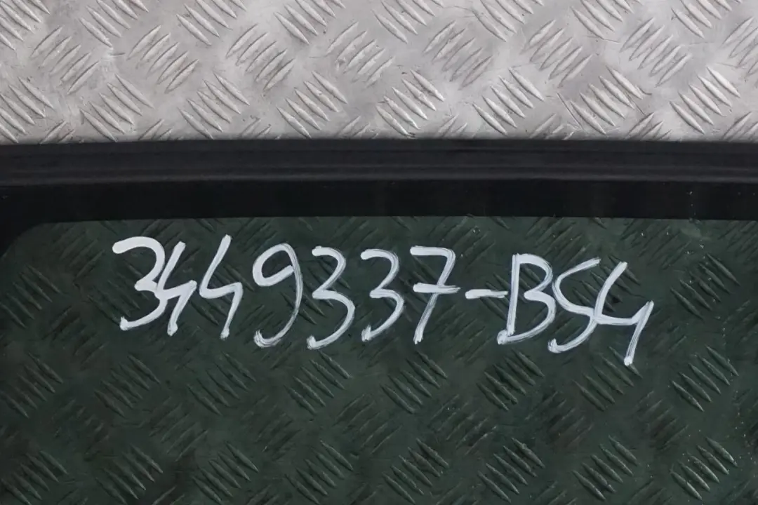 Puerta Trasera Izquierda Negro Zafiro Metalizado - 475 para BMW E83 con número de pieza 3449337 BMW E83 Puerta Trasera Izquierda Negro Zafiro Metalizado - 475 - SKU 3449337-BS4 - Número de pieza 3449337