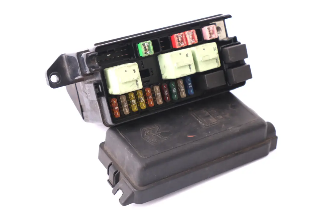 Sistema Electrico Caja de fusibles para Mini One R55 R56 con número de pieza 3449504 Mini One R55 R56 Sistema Electrico Caja de fusibles - SKU 3449504 - Número de pieza 3449504