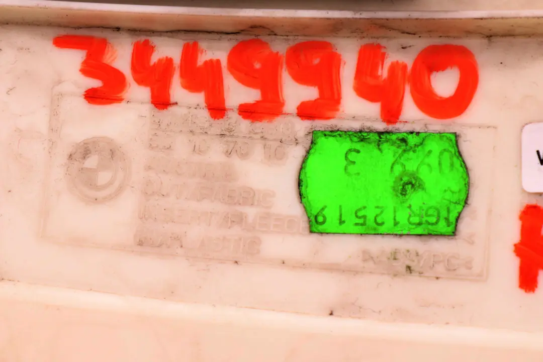 Słupek B Sandbeige Beżowy Prawy 3330446 do BMW X3 E83 o numerze 3449940 BMW X3 E83 Słupek B Sandbeige Beżowy Prawy 3330446 - SKU 3449940 - Numer Części 3449940