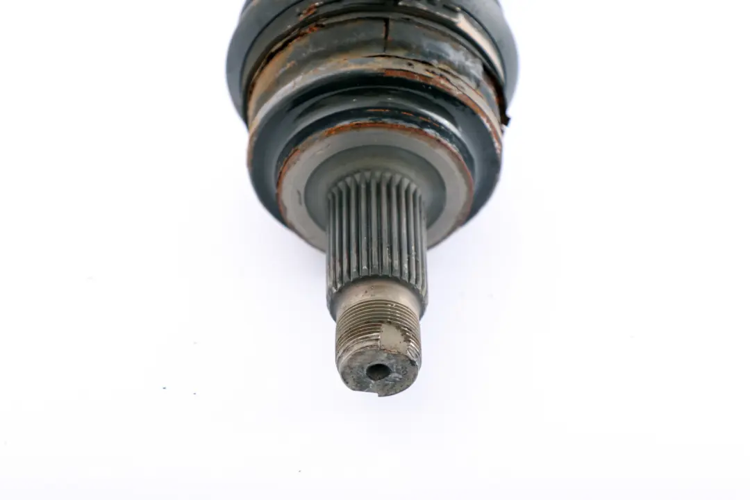 Assale anteriore sinistro albero di trasmissione per BMW X3 Serie E83 LCI con numero di parte 3450565 BMW X3 Serie E83 LCI Assale anteriore sinistro albero di trasmissione - SKU 3450563 - Numero di parte 3450565