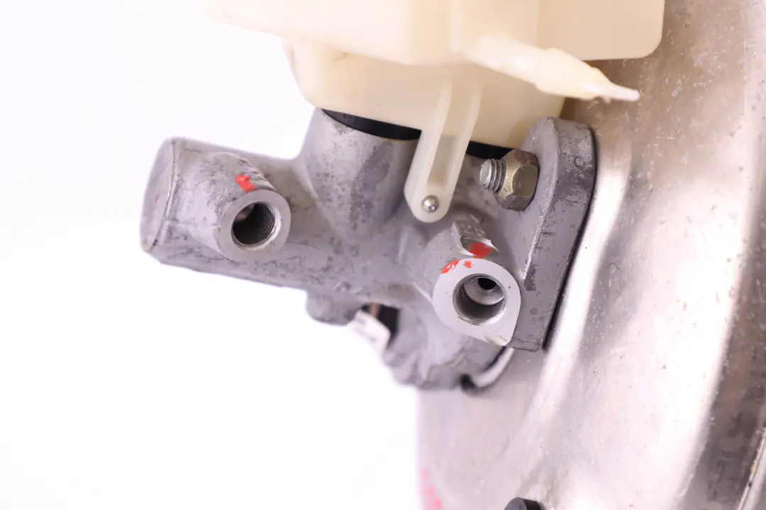 Maitre-cylindre Amplificateur Freinage Puissance pour BMW X3 E83 à propos du numéro de pièce 3403547 BMW X3 E83 Maitre-cylindre Amplificateur Freinage Puissance - SKU 3450589-1 - Numéro de pièce 3403547