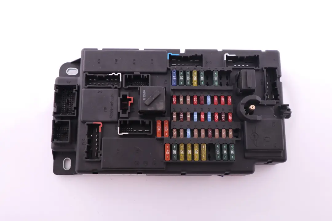 Caja De Distribución De Fusibles SPEG Alta H1 para Mini Cooper One R56 con número de pieza 3450824 Mini Cooper One R56 Caja De Distribución De Fusibles SPEG Alta H1 - SKU 3450824 - Número de pieza 3450824