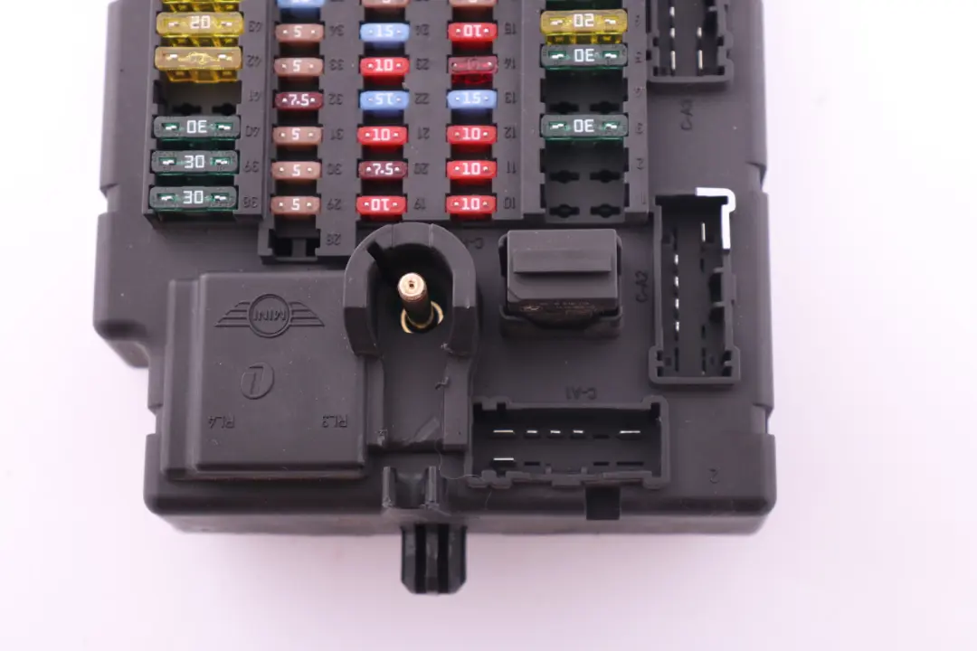 Armoire Fusibles Speg High Boite Fusible pour Mini Cooper One R56 à propos du numéro de pièce 3450824 Mini Cooper One R56 Armoire Fusibles Speg High Boite Fusible - SKU 3450824 - Numéro de pièce 3450824