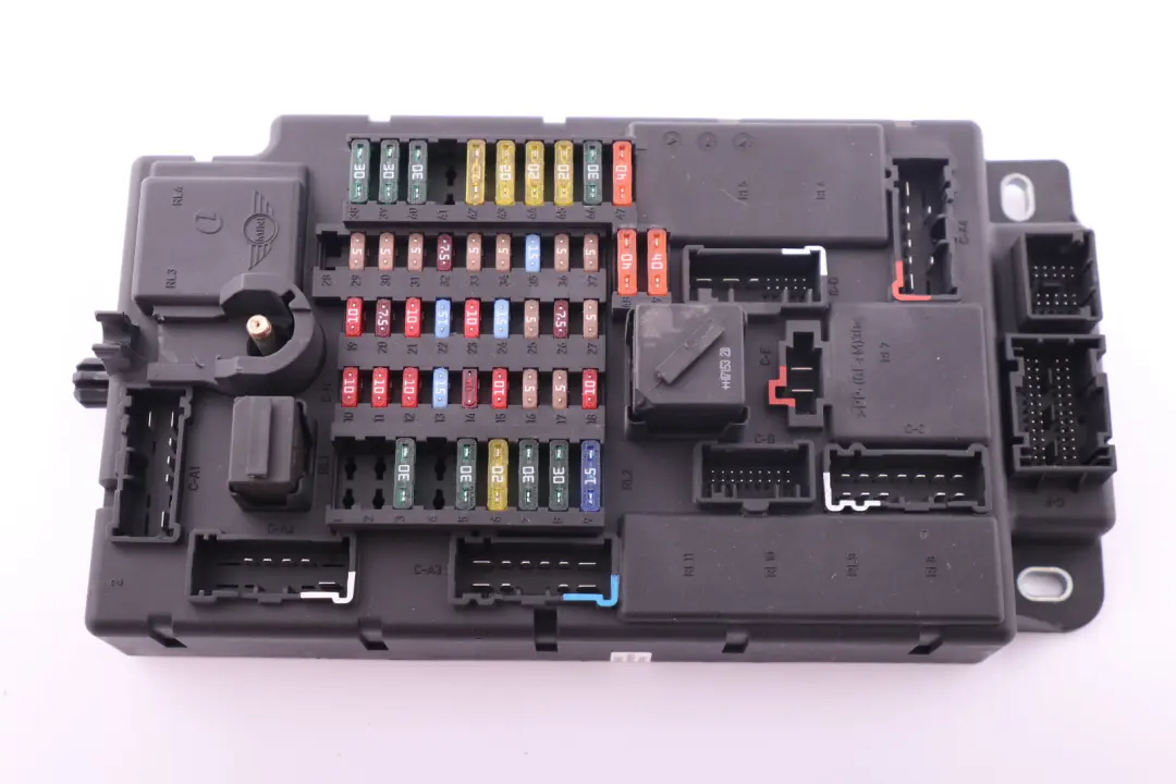 Armoire Fusibles Speg High Boite Fusible pour Mini Cooper One R56 à propos du numéro de pièce 3450824 Mini Cooper One R56 Armoire Fusibles Speg High Boite Fusible - SKU 3450824 - Numéro de pièce 3450824