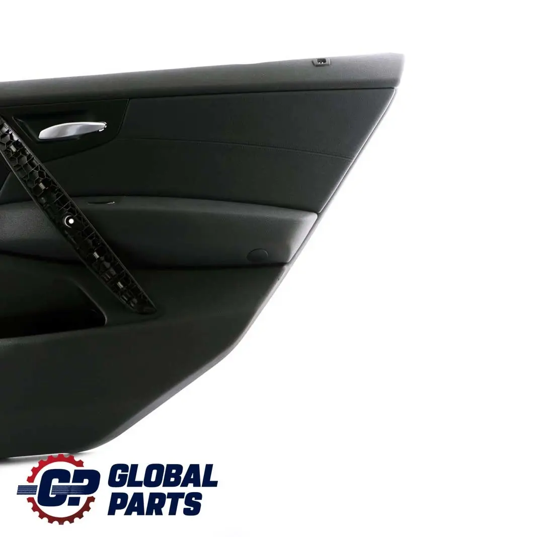 Trasera Derecha Tarjeta De Puerta Forro Sensatec Vinilo Negro para BMW E83 LCI con número de pieza 3451324 BMW E83 LCI Trasera Derecha Tarjeta De Puerta Forro Sensatec Vinilo Negro - SKU 3451324 - Número de pieza 3451324