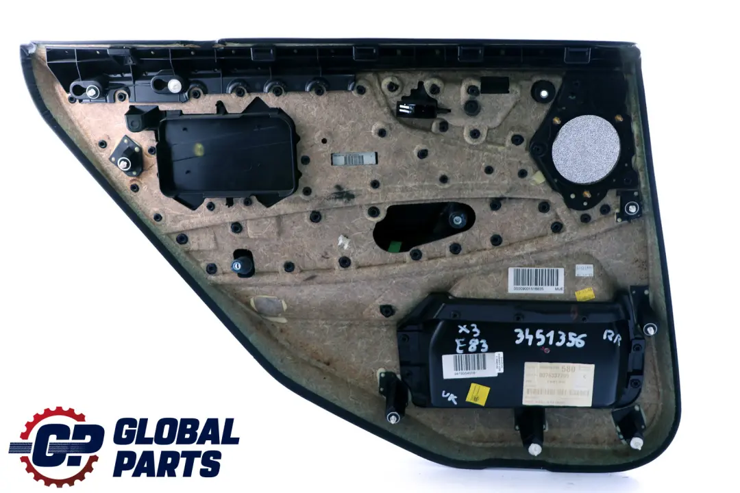Trasera Derecha Tarjeta de Puerta Forro Sensatec Vinilo Negro para BMW X3 E83 con número de pieza 3451356 BMW X3 E83 Trasera Derecha Tarjeta de Puerta Forro Sensatec Vinilo Negro - SKU 3451356 - Número de pieza 3451356