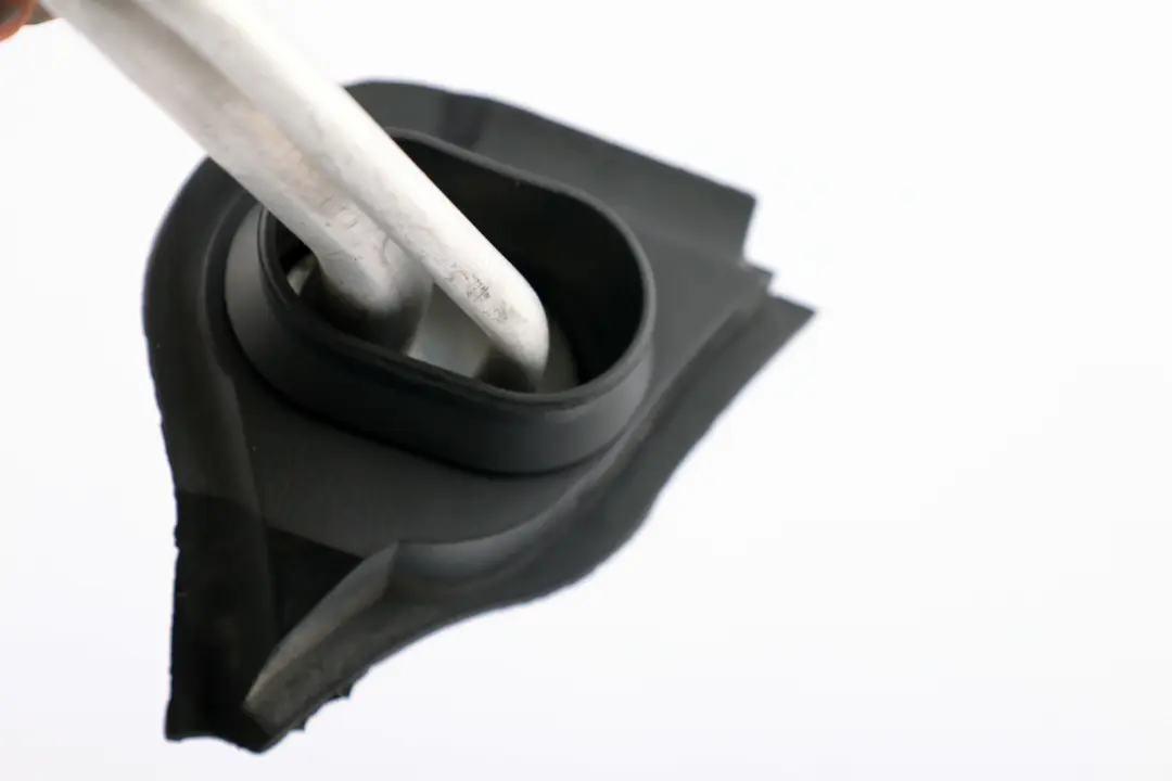 Fila E83 Tubo Doppio Alluminio Aria Condizionata 6450 per BMW X3 con numero di parte 3451632 BMW X3 Fila E83 Tubo Doppio Alluminio Aria Condizionata 6450 - SKU 3451632 - Numero di parte 3451632