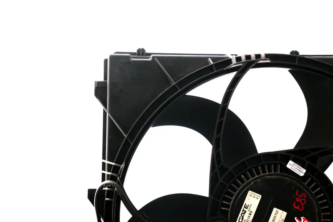 Ventilateur Radiateur Moteur 400 W 6925702 pour BMW Z4 E85 E86 à propos du numéro de pièce 3452509 BMW Z4 E85 E86 Ventilateur Radiateur Moteur 400 W 6925702 - SKU 3452509 - Numéro de pièce 3452509