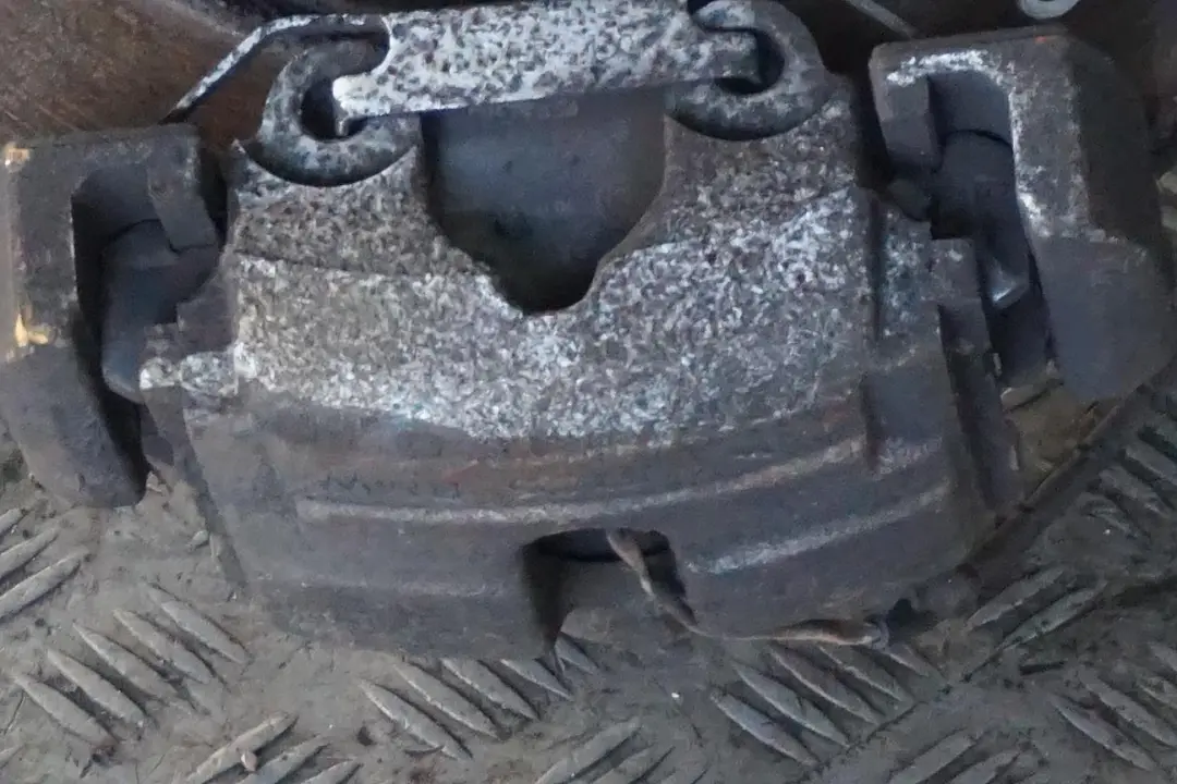 M57N2 Front Right O/S Suspension Leg Spring Strut Brake Disc to BMW X3 E83 3.0d with Part number 3453522 BMW X3 E83 3.0d M57N2 Front Right O/S Suspension Leg Spring Strut Brake Disc - SKU 3453522-1 - Part number 3453522