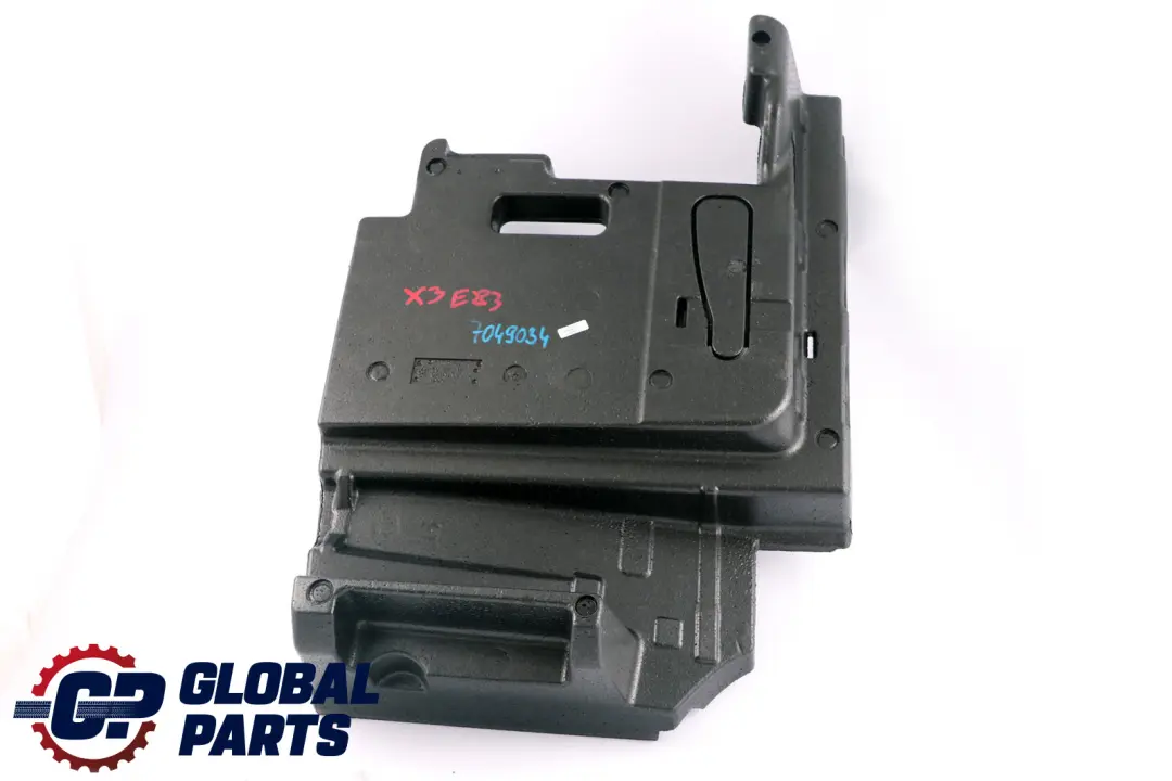 Maletero Indentacion izquierda Carcasa vacia 7049034 para BMW X3 E83 con número de pieza 51473454821 BMW X3 E83 Maletero Indentacion izquierda Carcasa vacia 7049034 - SKU 3454821 - Número de pieza 51473454821