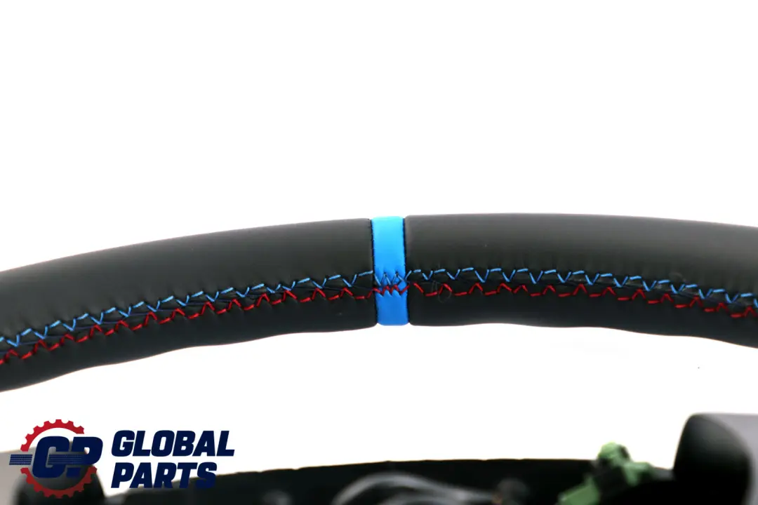 Nuova Pelle Nera / Alcantara Volante M-Tricolori per BMW X3 E83 LCI con numero di parte 3455481 BMW X3 E83 LCI Nuova Pelle Nera / Alcantara Volante M-Tricolori - SKU 3455481-2 - Numero di parte 3455481