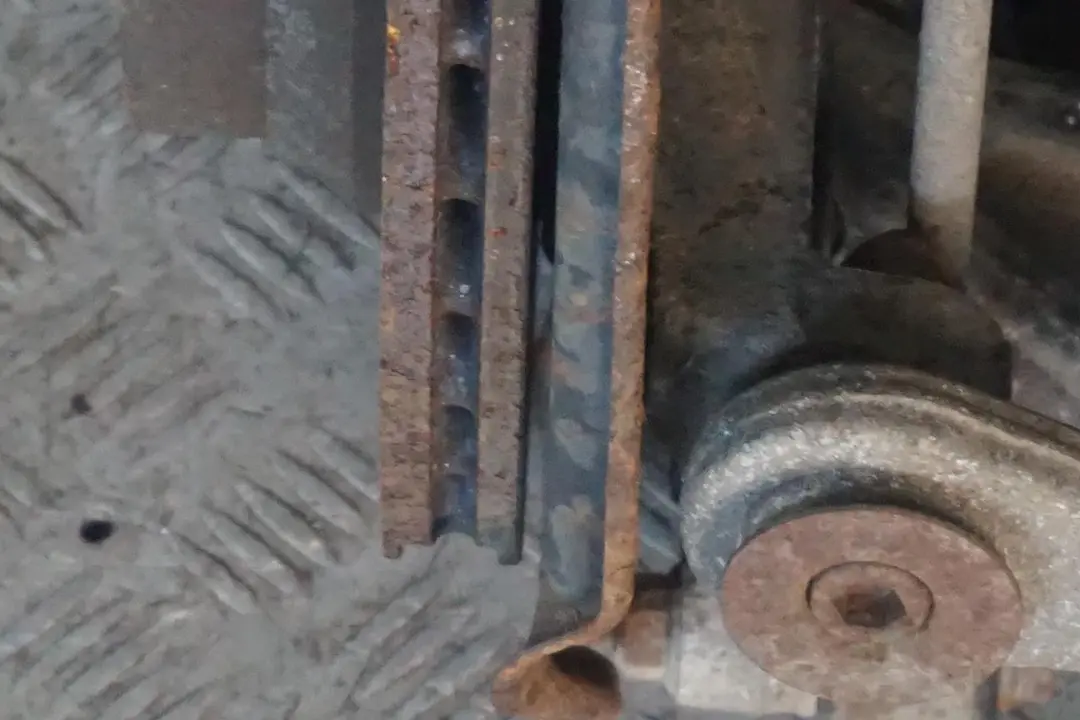  Mercedes-Benz E-Class W211 S211 Rear Left N/S Suspension Leg Brake Wheel Hub - SKU 3508308 - Part number 3508308