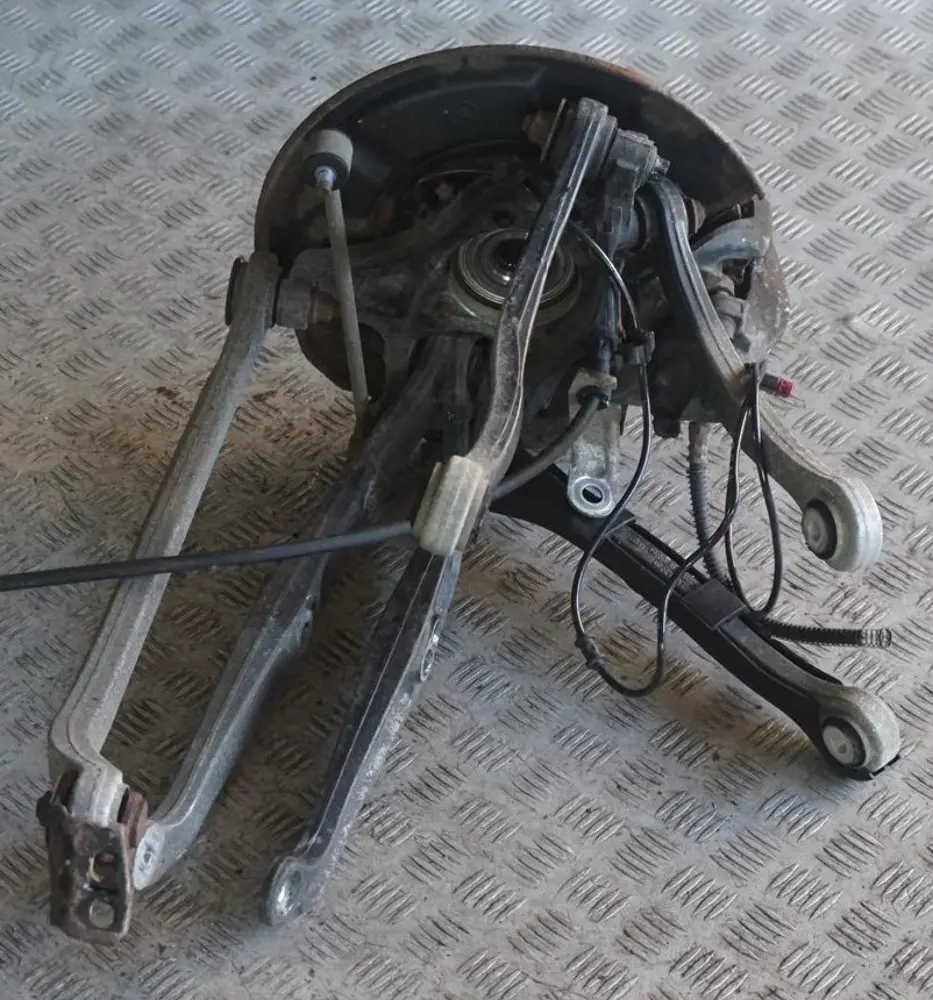  Mercedes-Benz E-Class W211 S211 Rear Left N/S Suspension Leg Brake Wheel Hub - SKU 3508308 - Part number 3508308