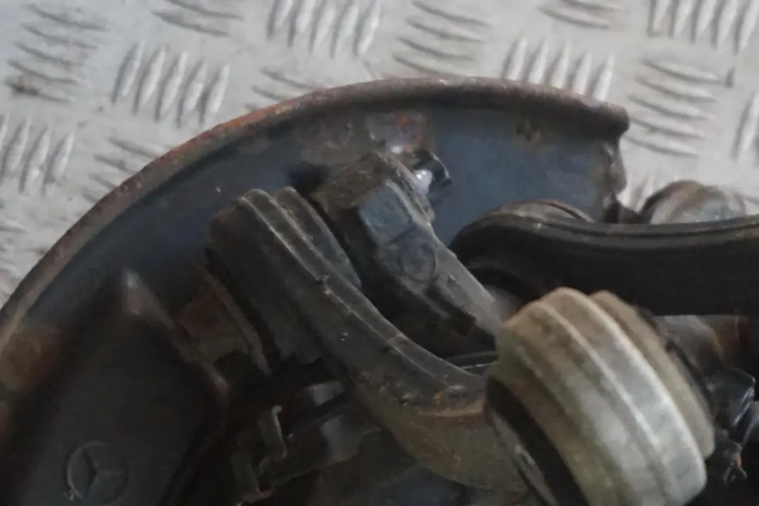 Mercedes-Benz E-Klasse W211 S211 Schwenklager Bremssattel Hinten Links für mit Teilenummer 3508308 Mercedes-Benz E-Klasse W211 S211 Schwenklager Bremssattel Hinten Links - SKU 3508308 - Teilenummer 3508308