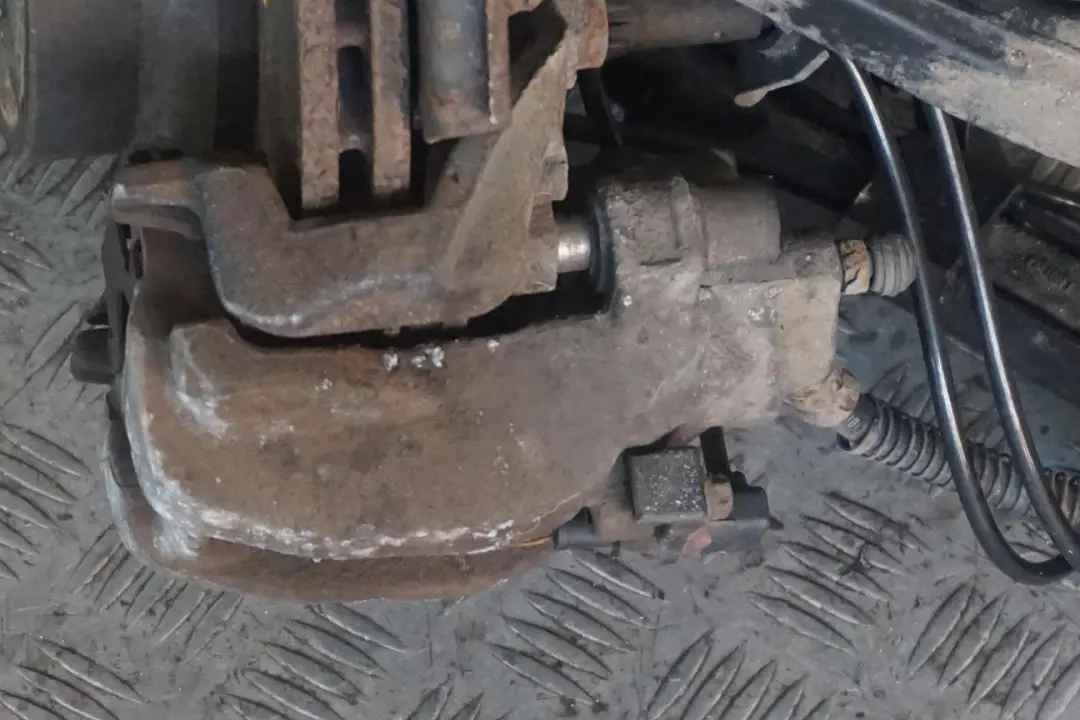 Mercedes-Benz E-Klasse W211 S211 Schwenklager Bremssattel Hinten Rechts für mit Teilenummer 3508408 Mercedes-Benz E-Klasse W211 S211 Schwenklager Bremssattel Hinten Rechts - SKU 3508408 - Teilenummer 3508408
