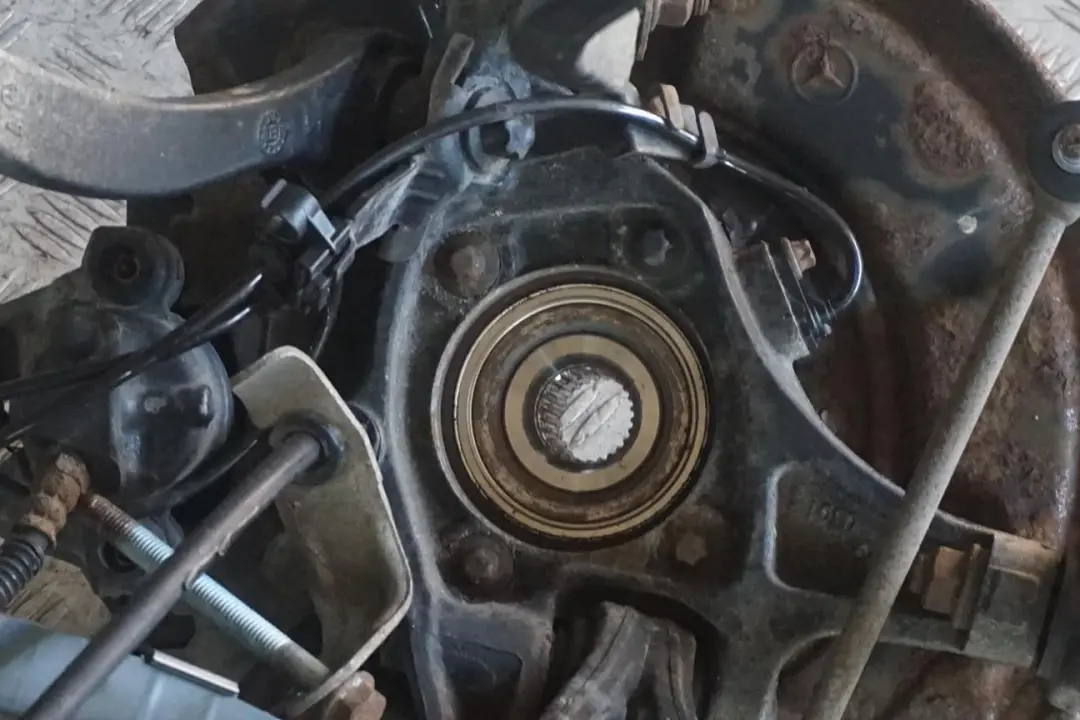 Mercedes-Benz E-Class W211 S211 Rear Right O/S Suspension Leg Brake Wheel Hub to with Part number 3508408 Mercedes-Benz E-Class W211 S211 Rear Right O/S Suspension Leg Brake Wheel Hub - SKU 3508408 - Part number 3508408