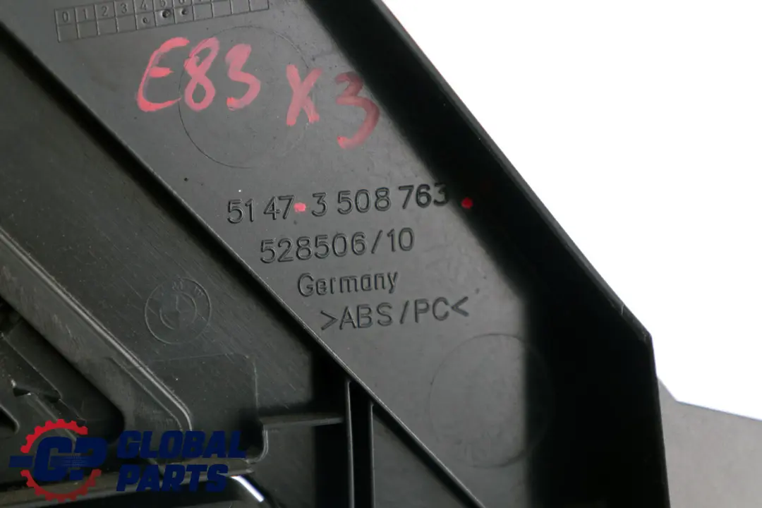 Boczna Kratka Półki Bagażnika Antracytowa Czarna Lewa do BMW X3 E83 o numerze 3508763 BMW X3 E83 Boczna Kratka Półki Bagażnika Antracytowa Czarna Lewa - SKU 3508763 - Numer Części 3508763