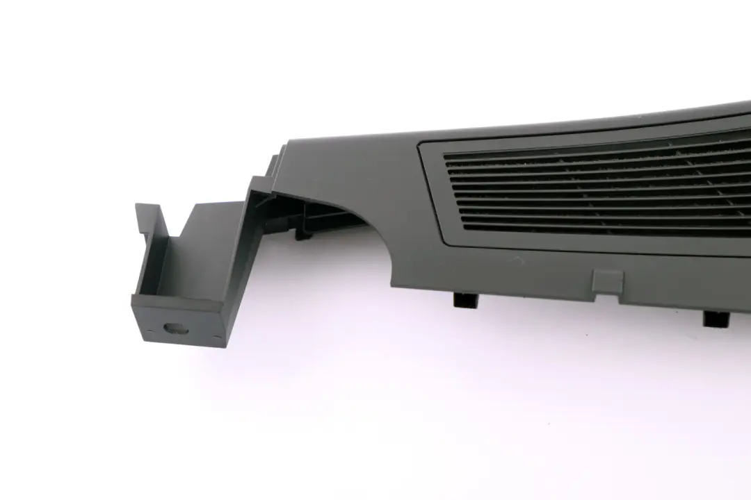 Kratka Osłona Mocowanie Bagażnika Prawa do BMW X3 E83 o numerze 3404376 BMW X3 E83 Kratka Osłona Mocowanie Bagażnika Prawa - SKU 3508764 - Numer Części 3404376