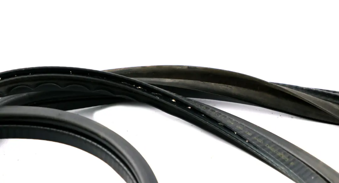 Uszczelka Szyby Tylnej Klapy Bagażnika do BMW E91 o numerze 4391270 BMW E91 Uszczelka Szyby Tylnej Klapy Bagażnika - SKU 4391270 - Numer Części 4391270