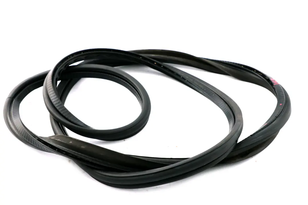 Window Sealing Gasket to BMW 3 Series E91 E91N LCI Rear with Part number 4391270 BMW 3 Series E91 E91N LCI Rear Window Sealing Gasket - SKU 4391270 - Part number 4391270