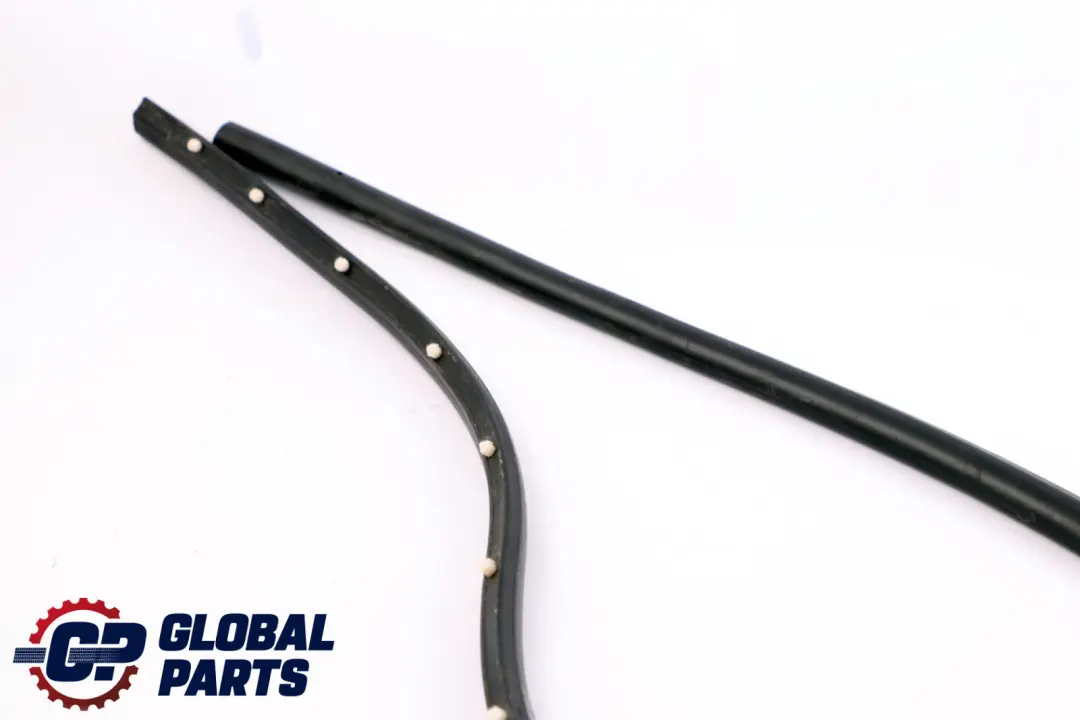 Guarnizione Giunto Porta Anteriore Destra 7267908 per BMW F21 F22 F23 F87 M2 con numero di parte 4821206 BMW F21 F22 F23 F87 M2 Guarnizione Giunto Porta Anteriore Destra 7267908 - SKU 4821206 - Numero di parte 4821206