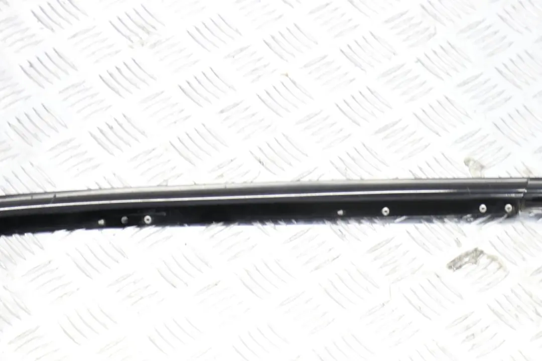 BMW 3 E91 E91N LCI Moulage Seitenrahmen Arriere Droite Noir Brillant - SKU 51137220200 - Numéro de pièce 51137220200