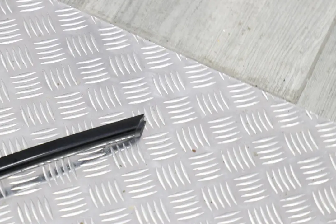 Moulding Trim Strip Side Frame Right O/S Glanzschwarz to BMW 3 Series E91 E91N LCI with Part number 51137220200 BMW 3 Series E91 E91N LCI Moulding Trim Strip Side Frame Right O/S Glanzschwarz - SKU 51137220200 - Part number 51137220200