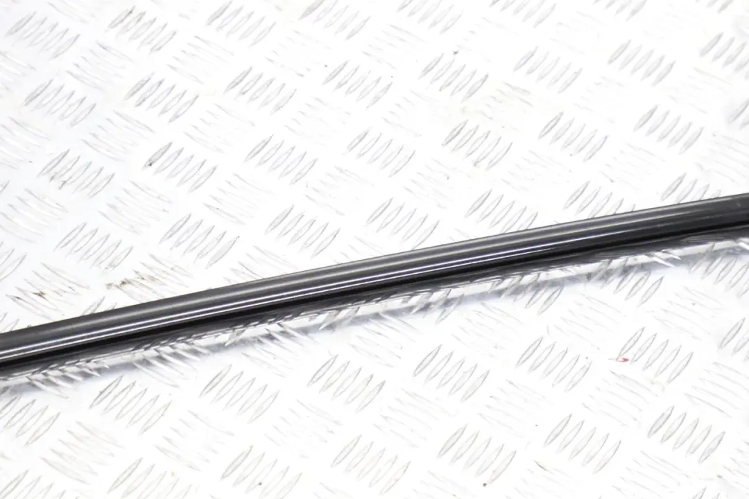 Zierleiste Seitenrahmen Hinten Rechts Glanzschwarz für BMW 3 er E91 E91N LCI mit Teilenummer 51137220200 BMW 3 er E91 E91N LCI Zierleiste Seitenrahmen Hinten Rechts Glanzschwarz - SKU 51137220200 - Teilenummer 51137220200