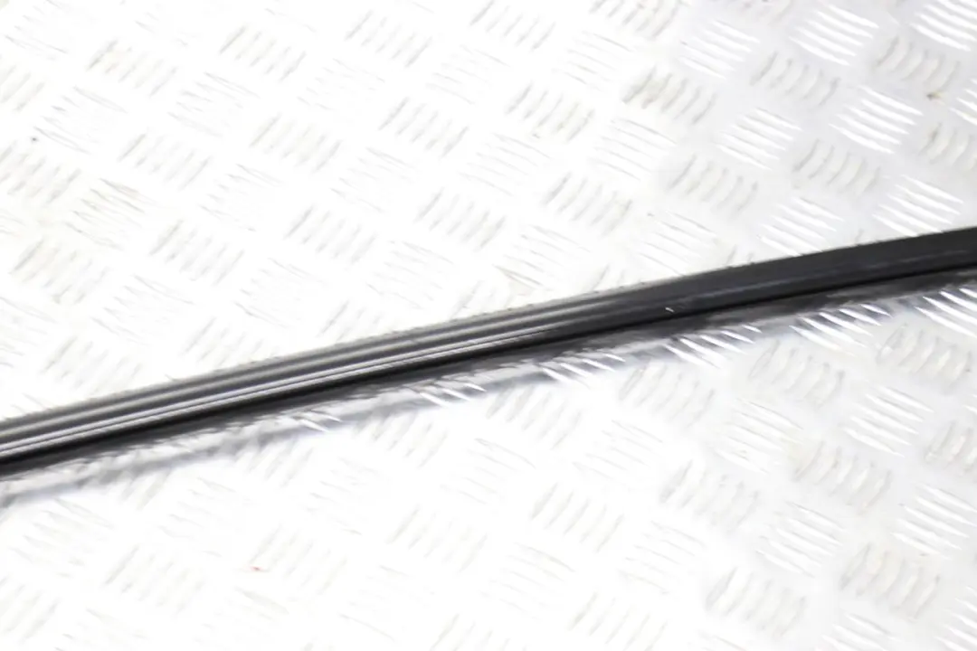 Zierleiste Seitenrahmen Hinten Rechts Glanzschwarz für BMW 3 er E91 E91N LCI mit Teilenummer 51137220200 BMW 3 er E91 E91N LCI Zierleiste Seitenrahmen Hinten Rechts Glanzschwarz - SKU 51137220200 - Teilenummer 51137220200