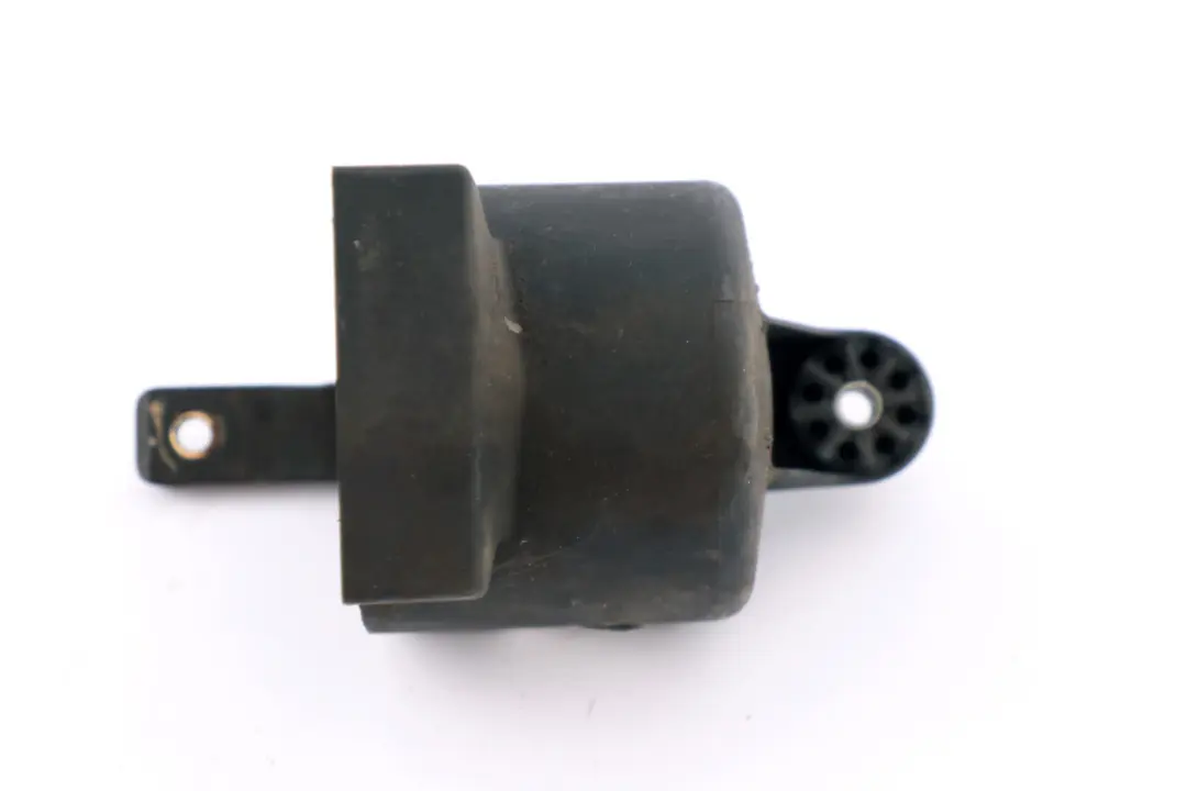 DSC Compressor Brake Steering Pump Cover to BMW X5 Series E53 with Part number 6751848 BMW X5 Series E53 DSC Compressor Brake Steering Pump Cover - SKU 6751848 - Part number 6751848