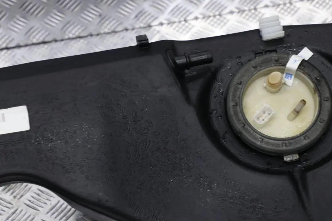 BMW 5 Reihe E39 Limousine Kompletter Kraftstofftank Benzin - SKU 6752361 - Teilenummer 7364197