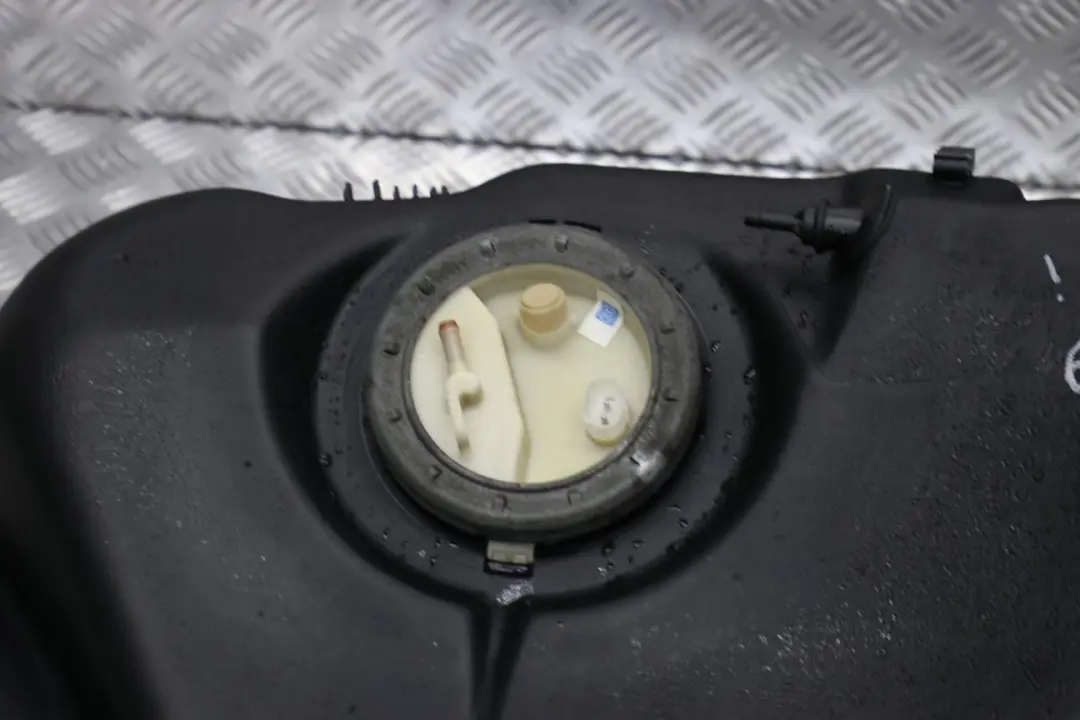 BMW 5 Reihe E39 Limousine Kompletter Kraftstofftank Benzin - SKU 6752361 - Teilenummer 7364197