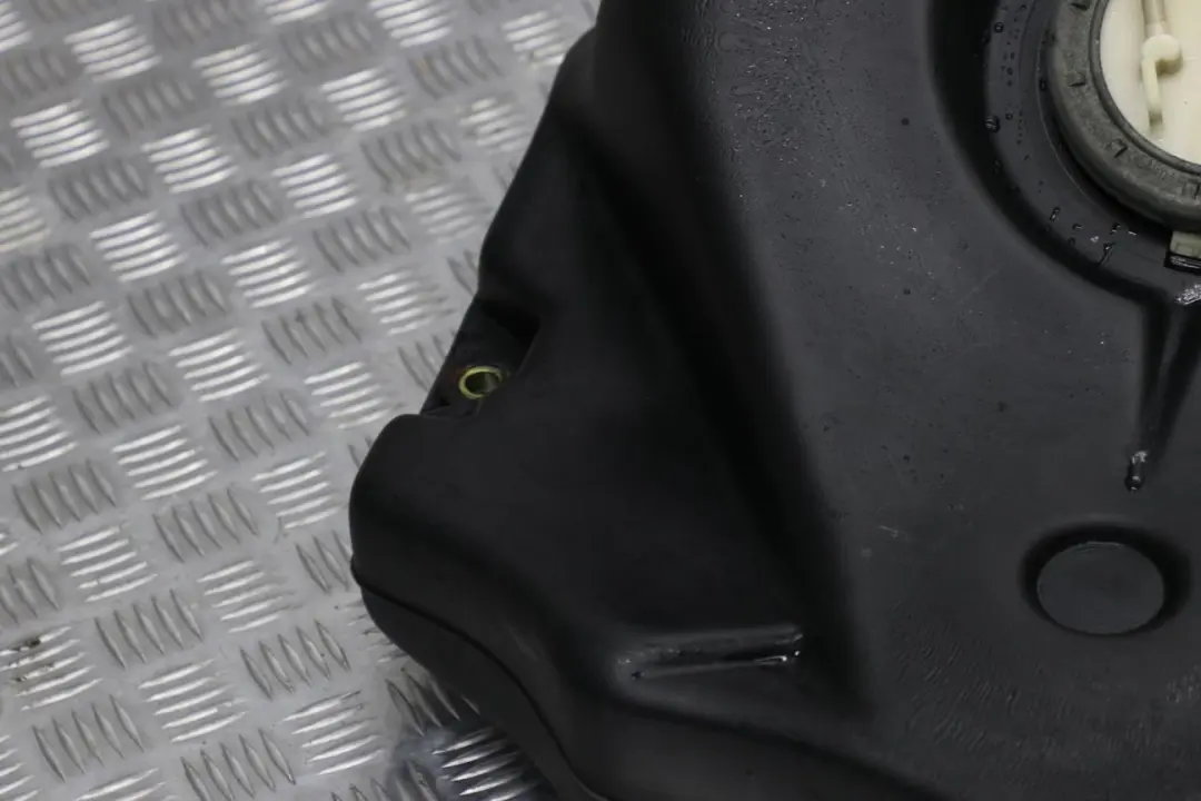 Complete Fuel Tank to BMW 5 Series E39 Saloon Petrol with Part number 7364197 BMW 5 Series E39 Saloon Petrol Complete Fuel Tank - SKU 6752361 - Part number 7364197