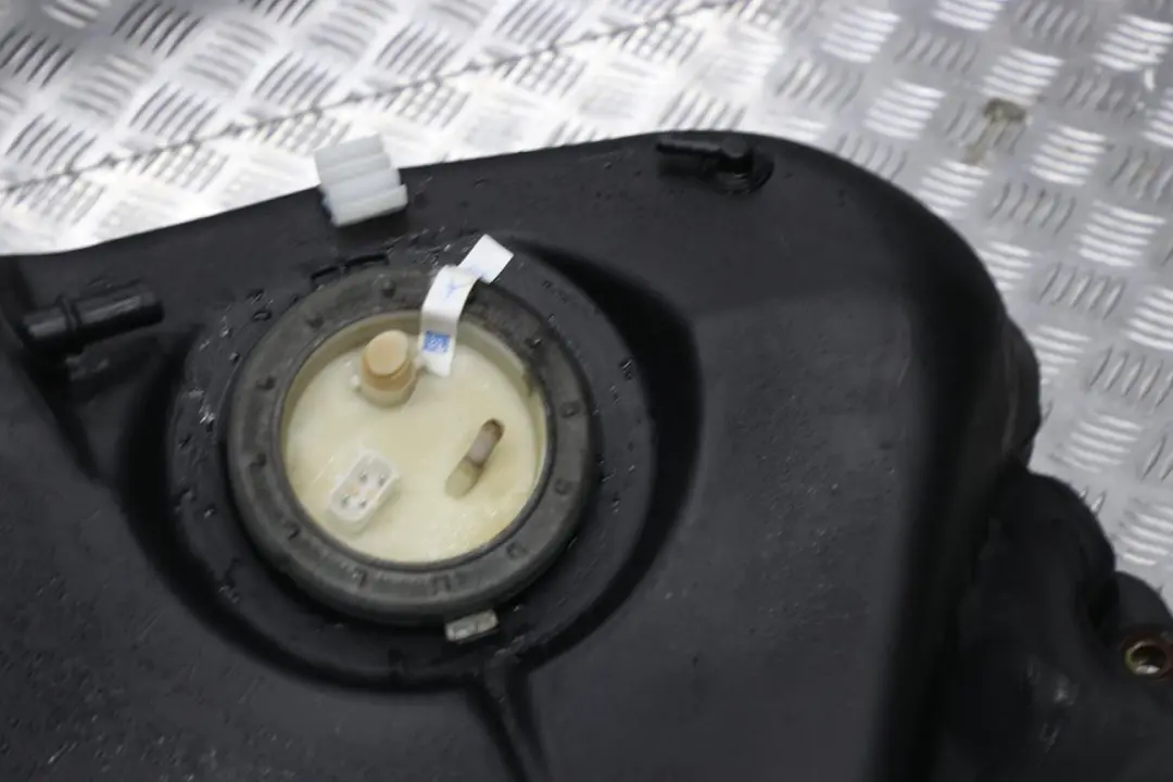 BMW 5 Reihe E39 Limousine Kompletter Kraftstofftank Benzin - SKU 6752361 - Teilenummer 7364197