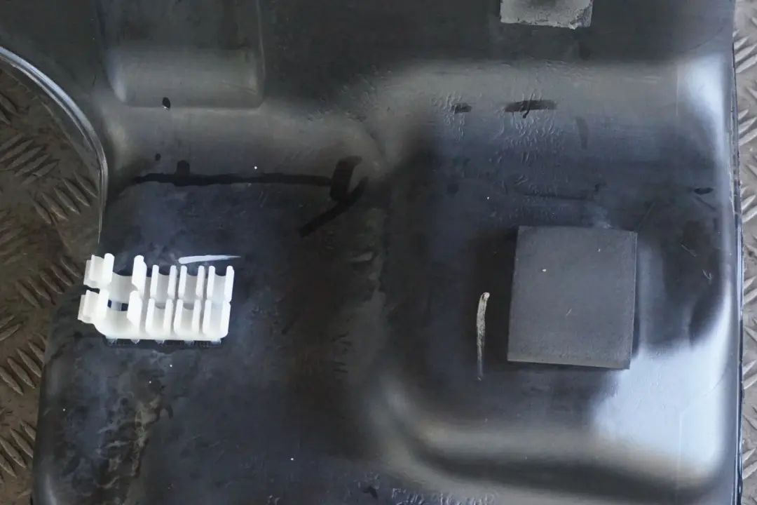 BMW X5 Series E53 3.0i 4.4i 4.6is Bare Plastic Fuel Tank Petrol - SKU 6752552-1 - Part number 6752552