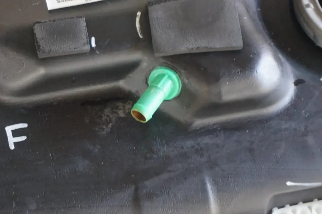 4.4i 4.6is Bare Plastic Fuel Tank Petrol to BMW X5 Series E53 3.0i with Part number 6752552 BMW X5 Series E53 3.0i 4.4i 4.6is Bare Plastic Fuel Tank Petrol - SKU 6752552-1 - Part number 6752552