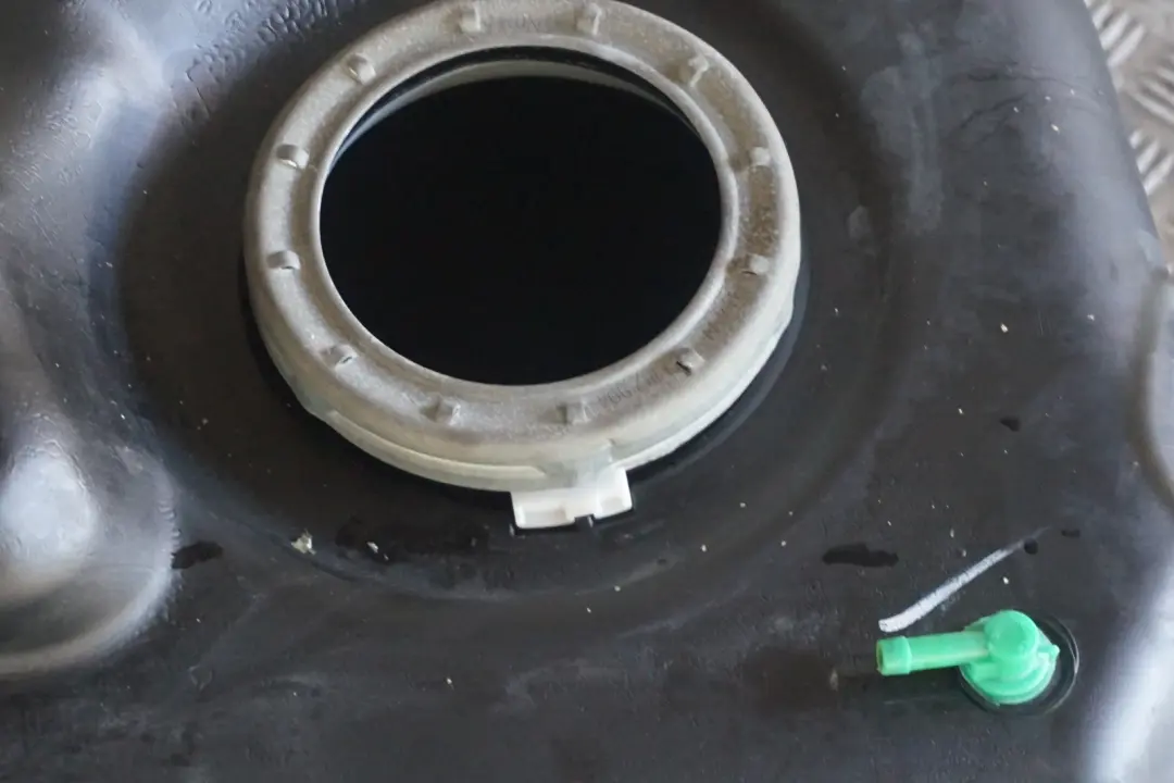 BMW X5 Series E53 3.0i 4.4i 4.6is Bare Plastic Fuel Tank Petrol - SKU 6752552-1 - Part number 6752552