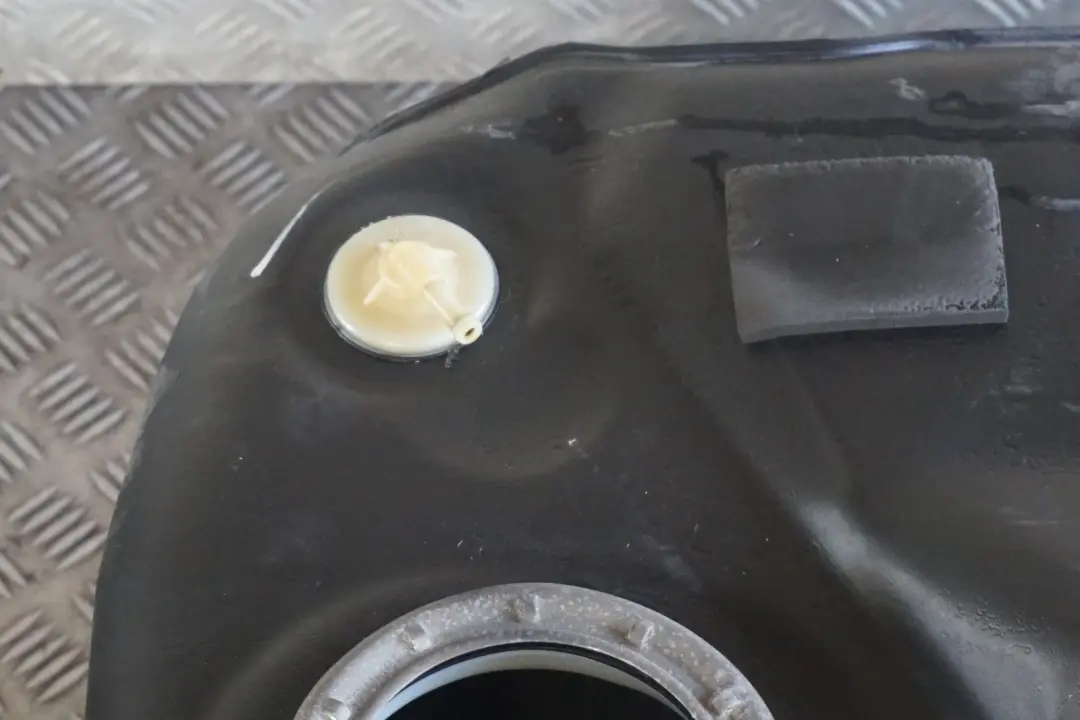BMW X5 Series E53 3.0i 4.4i 4.6is Bare Plastic Fuel Tank Petrol - SKU 6752552-1 - Part number 6752552