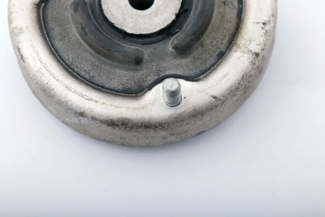 Support Guidage Force Arrière Supérieure Pour Essieu Suspension pour BMW E60 E63 E65 à propos du numéro de pièce 6779611 BMW E60 E63 E65 Support Guidage Force Arrière Supérieure Pour Essieu Suspension - SKU 6753810 - Numéro de pièce 6779611