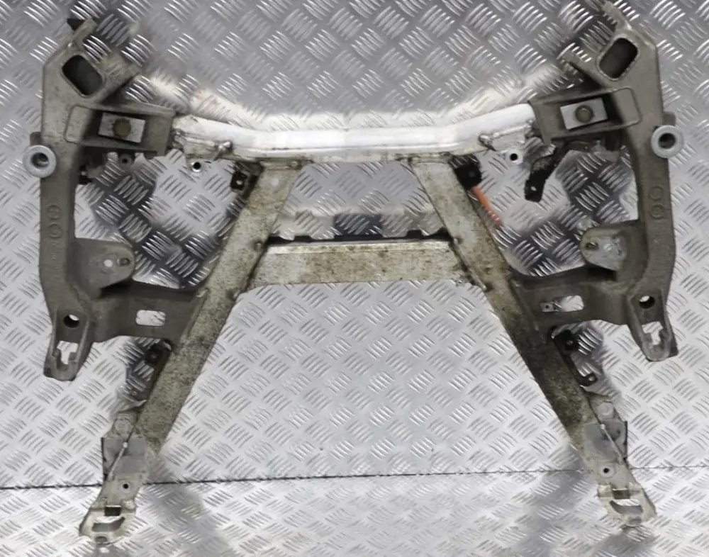Delantero Eje Portador Subchasis Suspension Cruz Cuna para BMW E39 con número de pieza 6755072 BMW E39 Delantero Eje Portador Subchasis Suspension Cruz Cuna - SKU 6755072 - Número de pieza 6755072