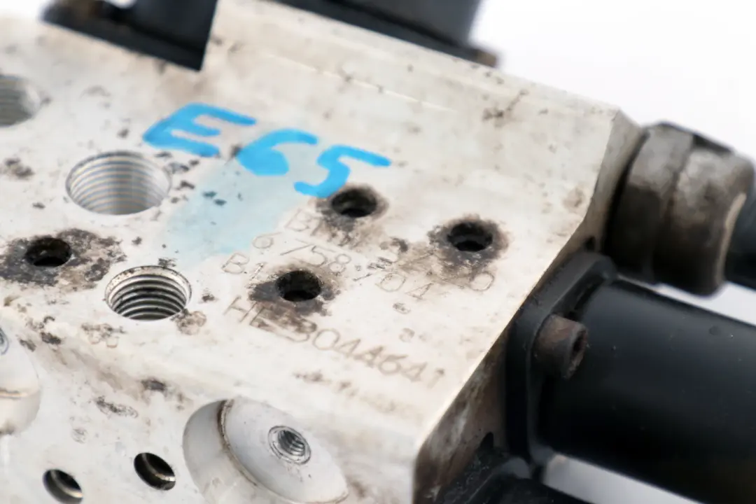 BMW E65 Dynamic Drive Suspension Valve Block Hydraulic Pump - SKU 6758704 - Numéro de pièce 6758704