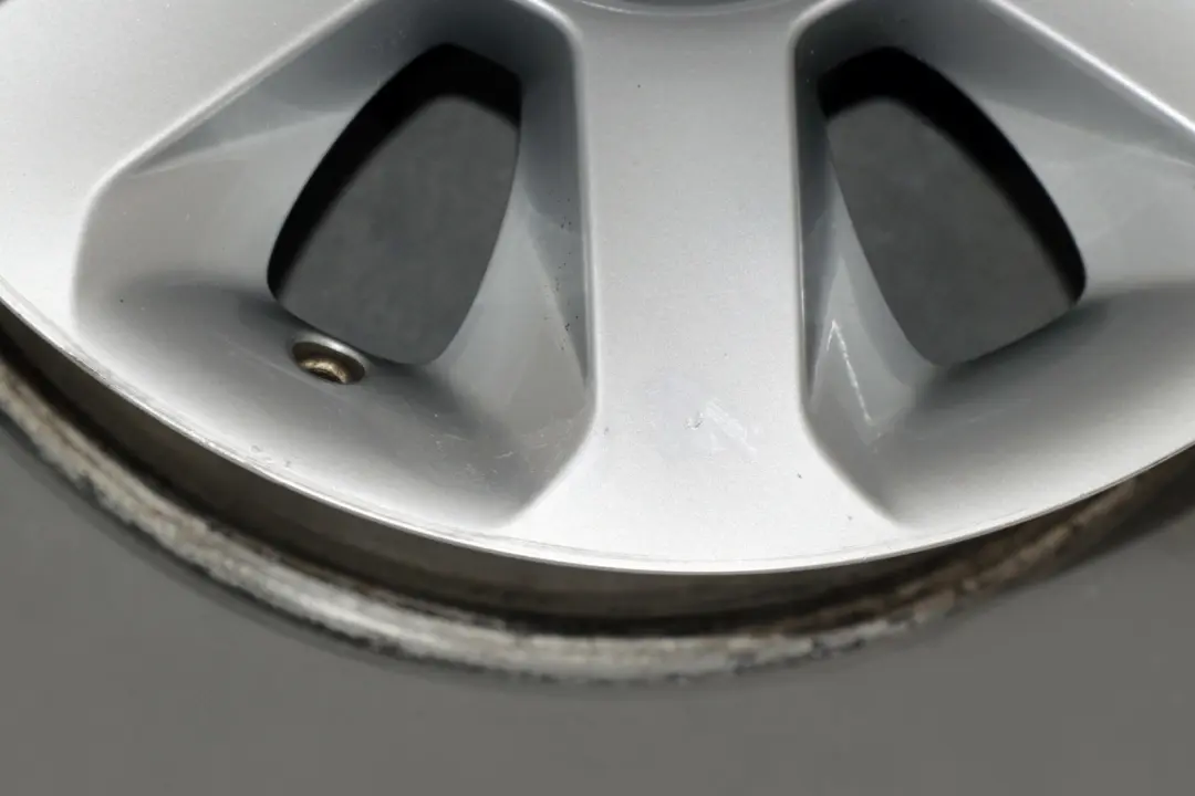 Scheibenrad Leichtmetall 115 16" 7J ET:20 für BMW 5 er E60 E61 mit Teilenummer 6758774 BMW 5 er E60 E61 Scheibenrad Leichtmetall 115 16" 7J ET:20 - SKU 6758774-2 - Teilenummer 6758774